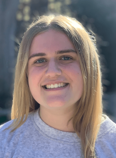 Emma Linhart headshot